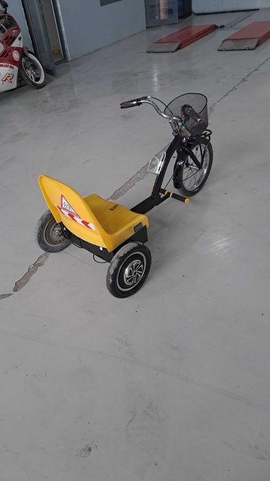 Трайк.  Электронный.  48в. 12а. Скорость до 50км.ч. запас хода 20км.