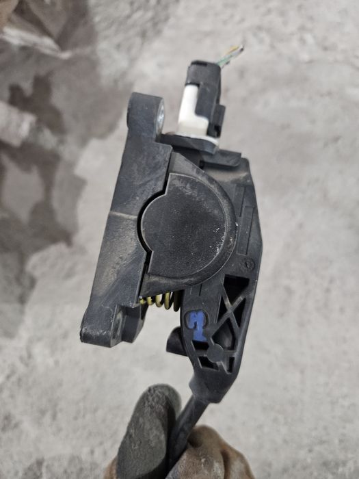 Педал за газта на Пежо 407 2.2hdi