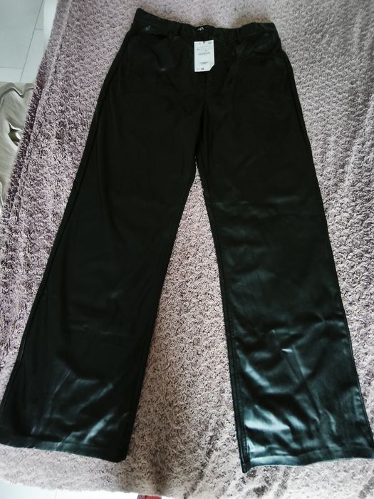 Pantaloni Zara din piele sintetică mărimea XL