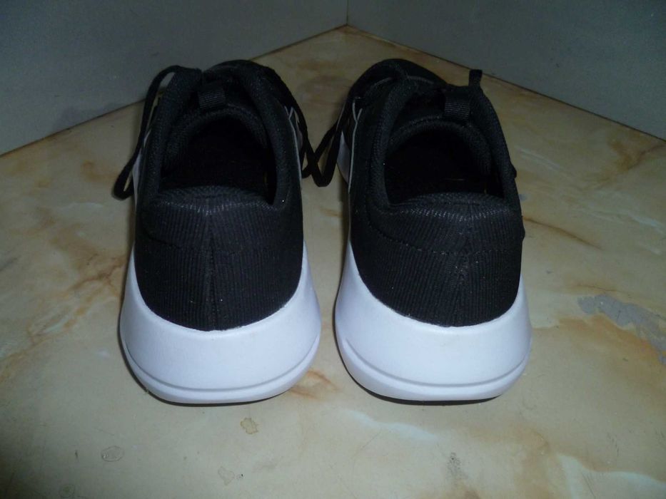 NIKE нови маратонки №45