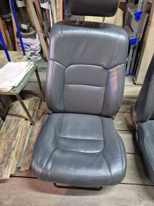 Продам сиденья от Lamd Cruiser 200,
