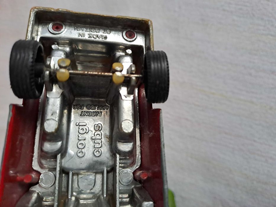 macheta corgi veche metal