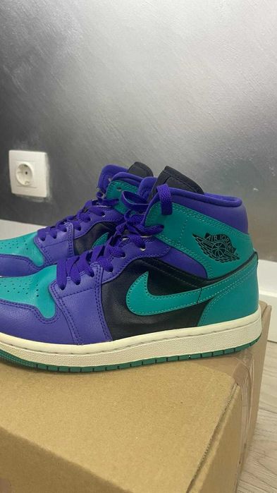 Air Jordan 1 Mid "Black Grape" Sneakers - Marime 38