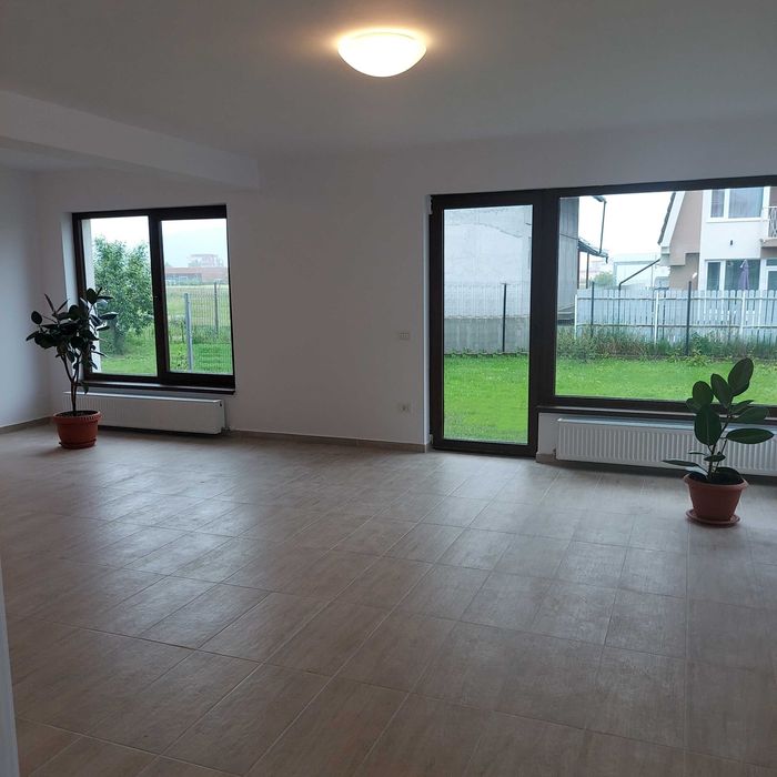 PROPRIETAR inchiriez ofer casa