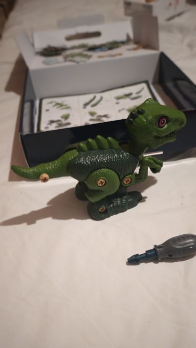 Lot pt iubitorii de dinozauri