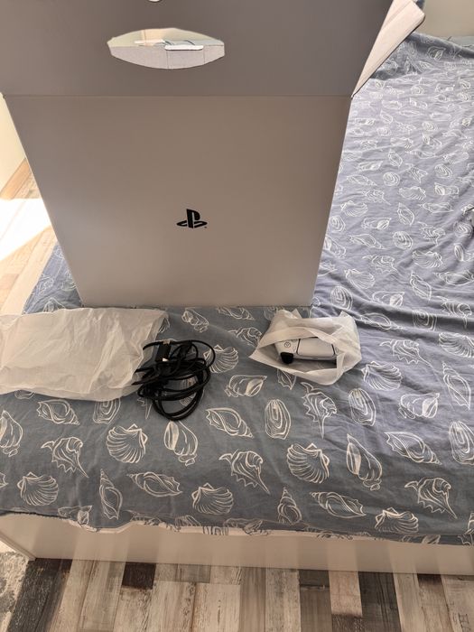 PS5 825GB Disk Version – ТОП състояние, пълен комплект, готова за игра