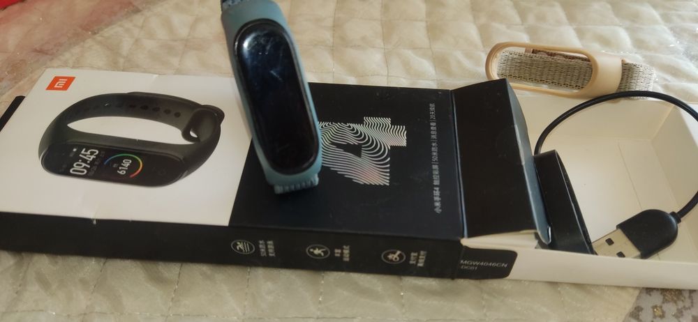 Mi band 4 наручной часы.