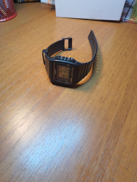 Продам электронные оригинальные часы Casio