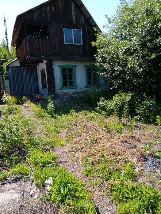 Продам два дома.