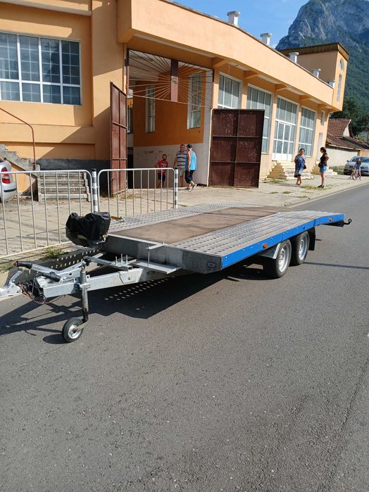 Продавам Форд Транзит 8+1 местен на 12000км.