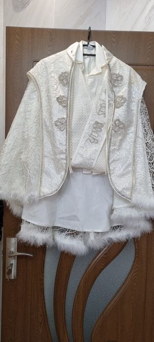 Детски костюми много запазени