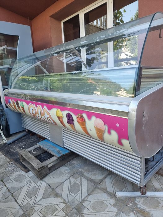 Витрина за сладолед isa