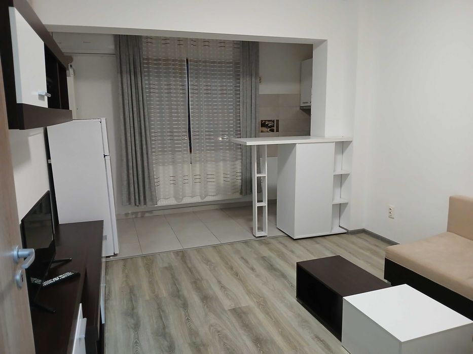 Inchiriez apartament