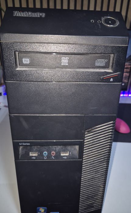 Компютърна кутия Lenovo със захранване