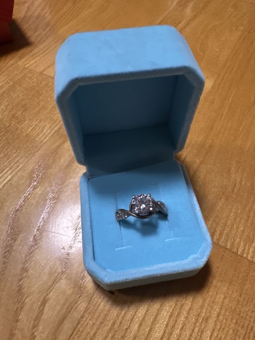 Серебряное кольцо с цирконием