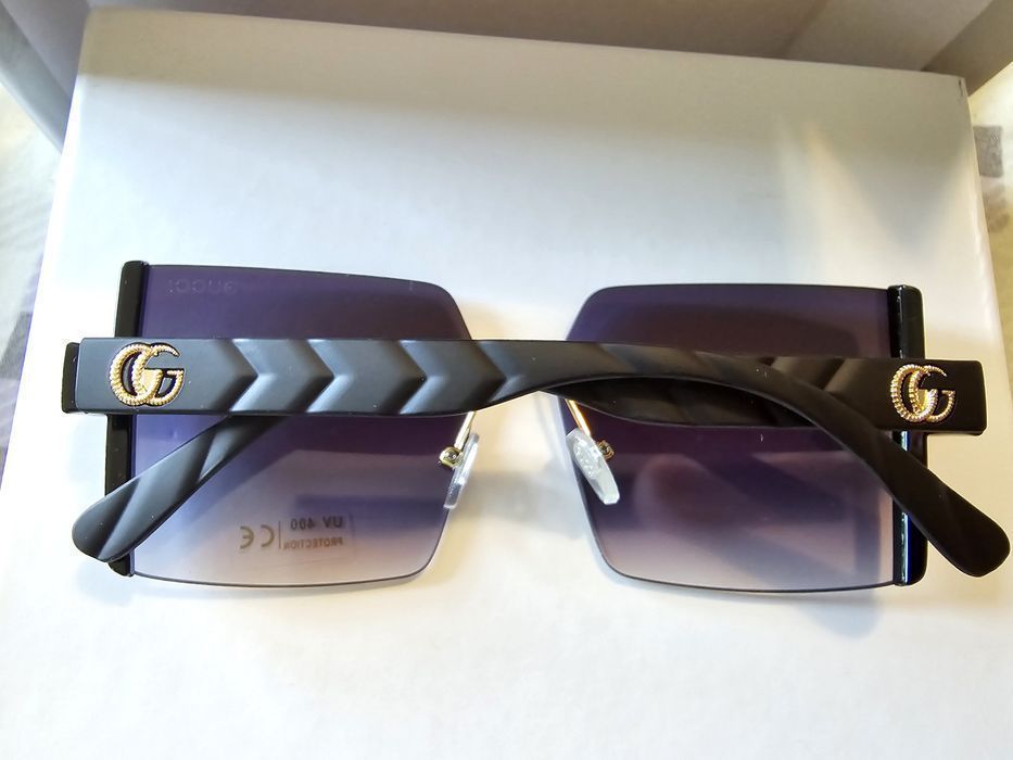 Ochelari de soare Gucci.