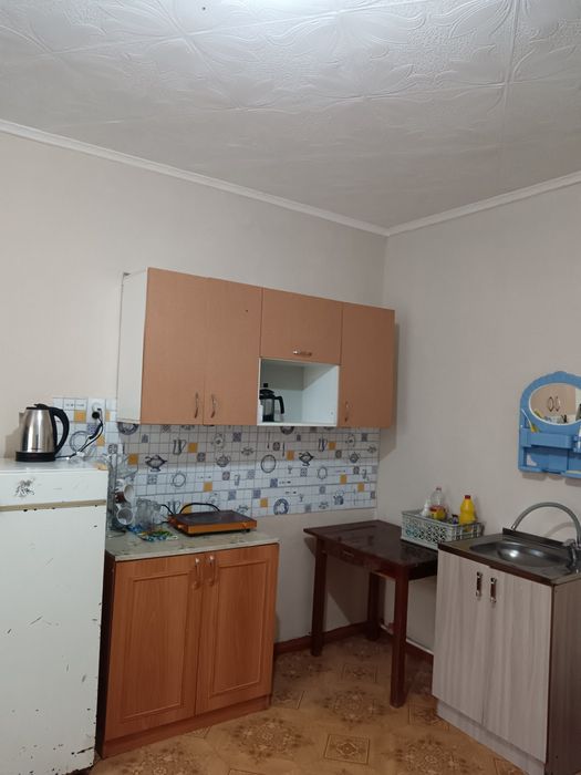 Продам дом барачного типа с гаражем