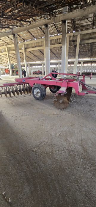 Sotuvda traktor va agregatlar bor