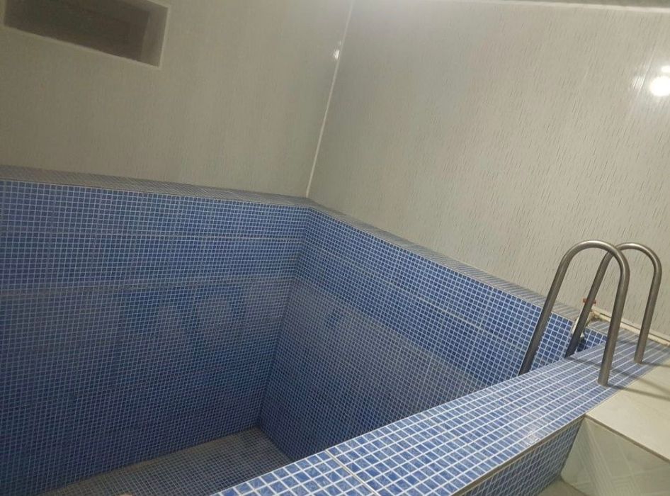 Навоий  Умид кургонида ховли срочно сотилади