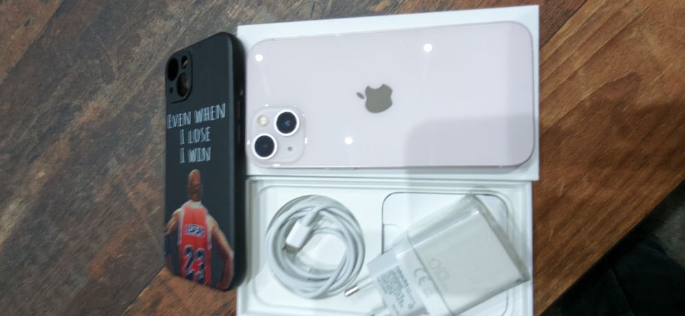 смартфон-iPhone 13
