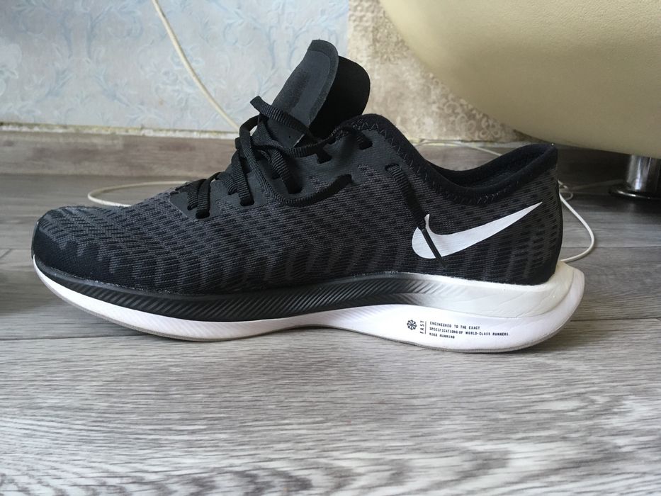 Кроссовки продаю