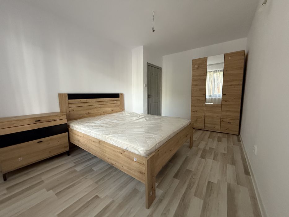 De inchiriat apartament cu 3 camere !