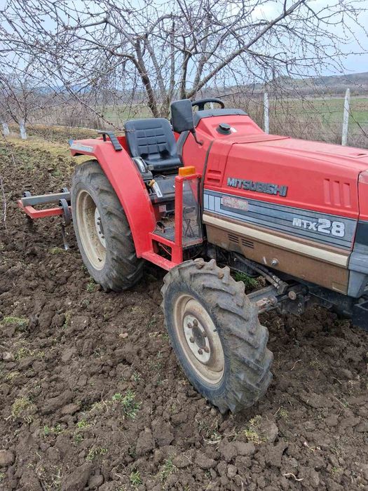 MITSUBISHI MTX28
Японски трактор, оборудван с реверс на ско