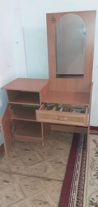 Продаю Трюмо б/у