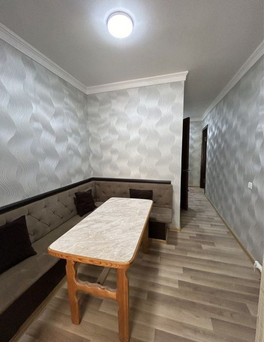 Чиланзар Ак-Тепа Круг продам 1/2/4 кирпич балкон 2/3.  36-квадратов