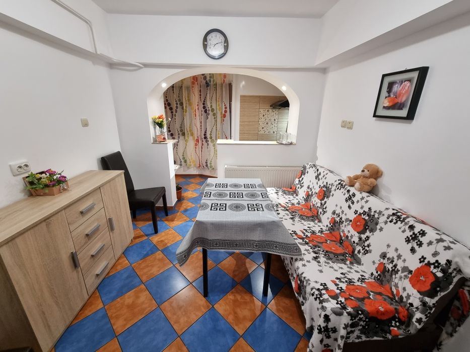 Închiriez apartament cu doua camere