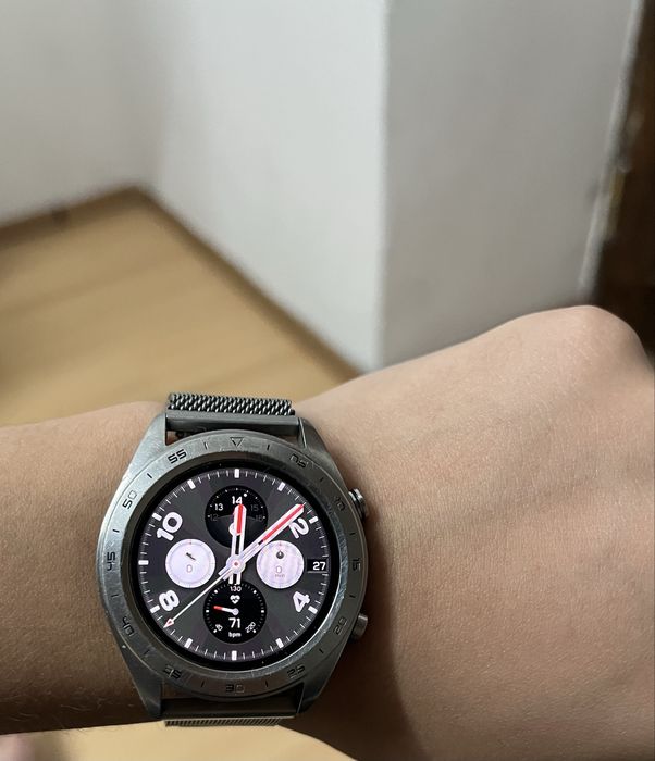 Часы сам стоит 75к срочно продаю Honor watch