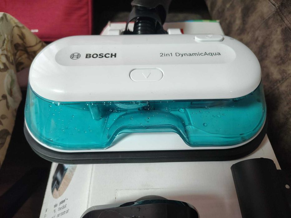 Прахосмукачка Bosch Unlimited 7 ProHygienic Aqua с функция 2 в 1 – прахосмукачка и моп.