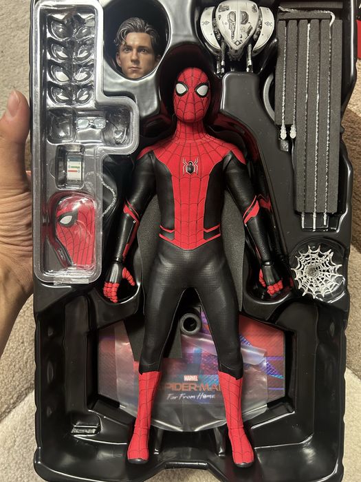 Hot toys spider-man upgraded suit far from home