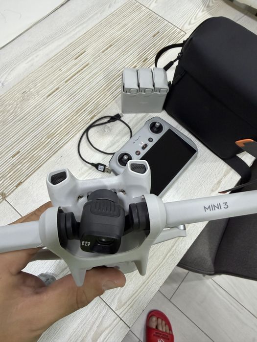 Drona DJI Mini 3 Fly More Combo + Smart Controller