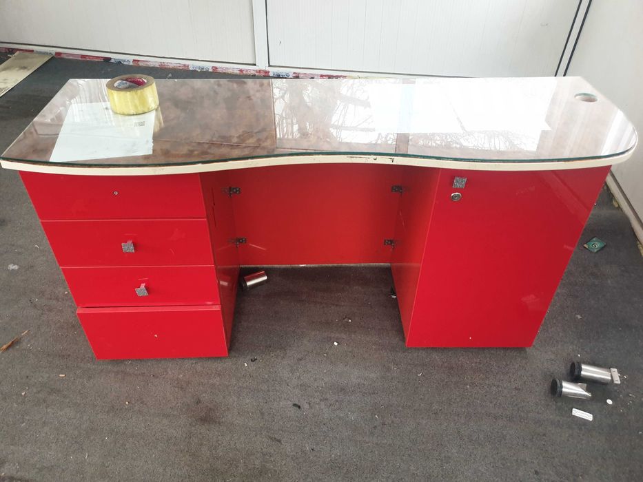 Продаётся маникюрный стол