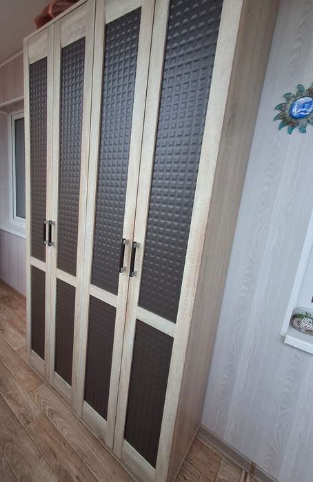 Продам две тумбы и шкаф