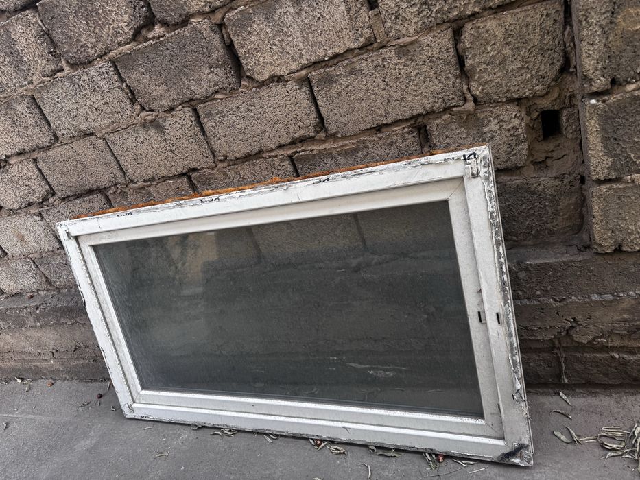 Пластиковое окно 165*90