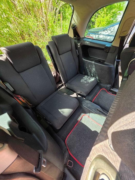 Автомобиль Opel Zafira