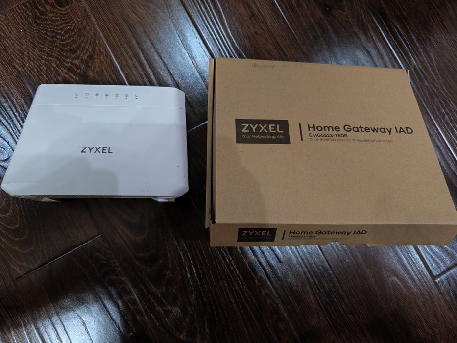 двухдиапазонный Wi-Fi роутер Zyxel EMG5523-T50B
