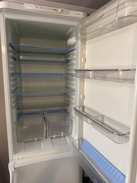 Холодильник Indesit