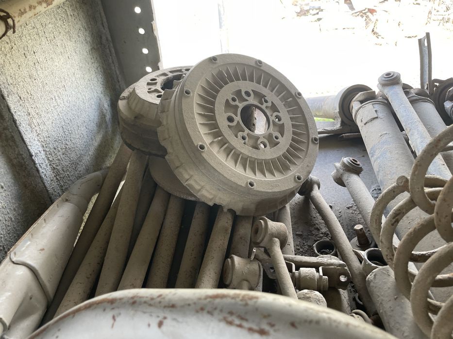 Задни мостове,диференциали,полуоски,кардани и пружини за лада