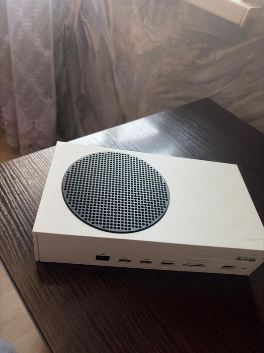 Продам Xbox Series S 512 ГБ.