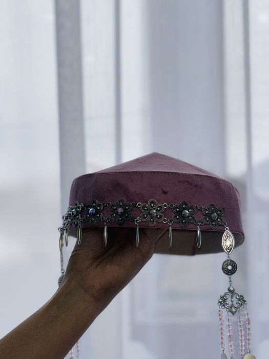 Тақия шекелікпен