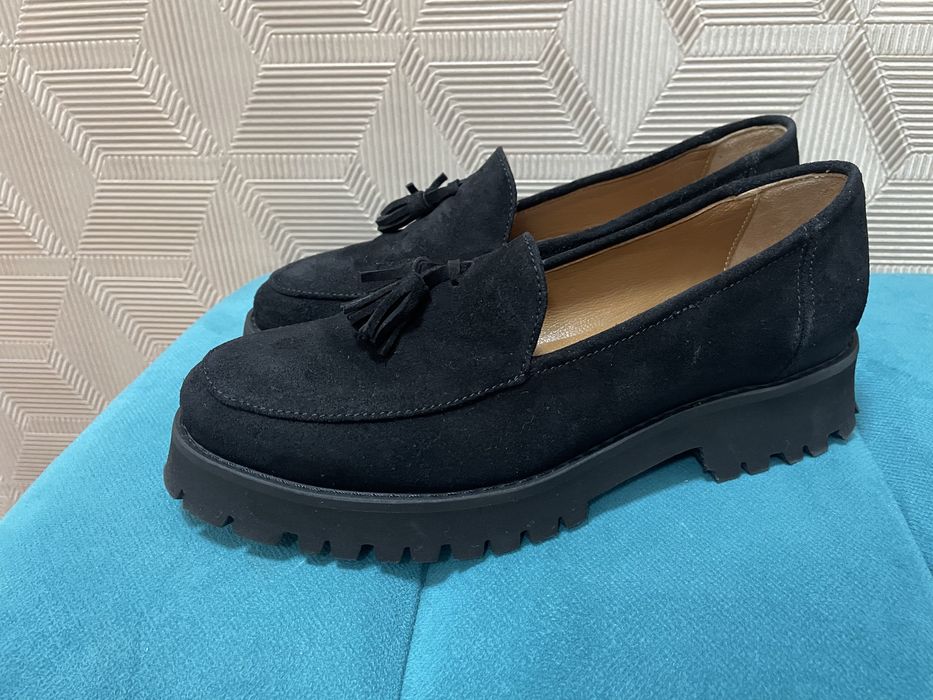 Продам лоферы женские