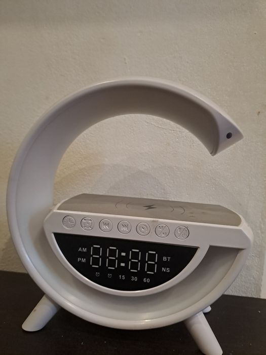 Lampa, cu ceas, boxa si incarcator wireless