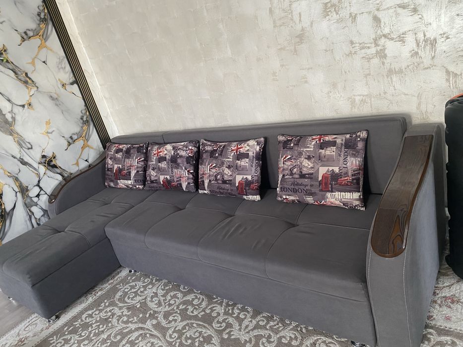 Продам диван 100000