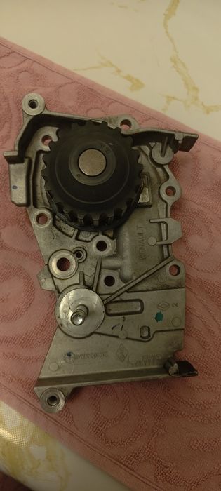 Рено к4м помпа бу