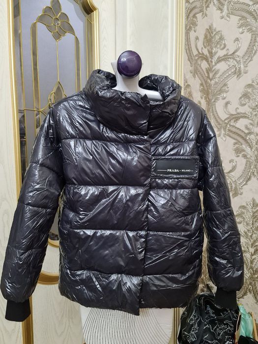 Темно серая теплая курточка