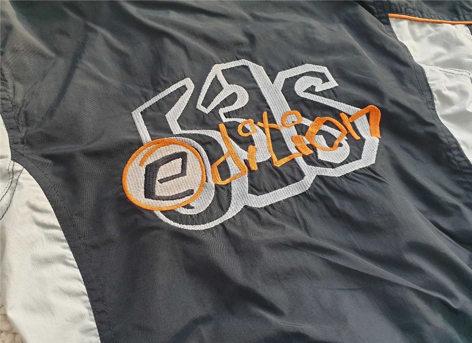 Geaca bebe marimea 98, impermeabila, cu gluga