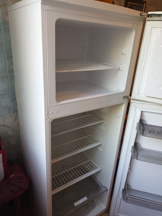 Vând frigider Arctic